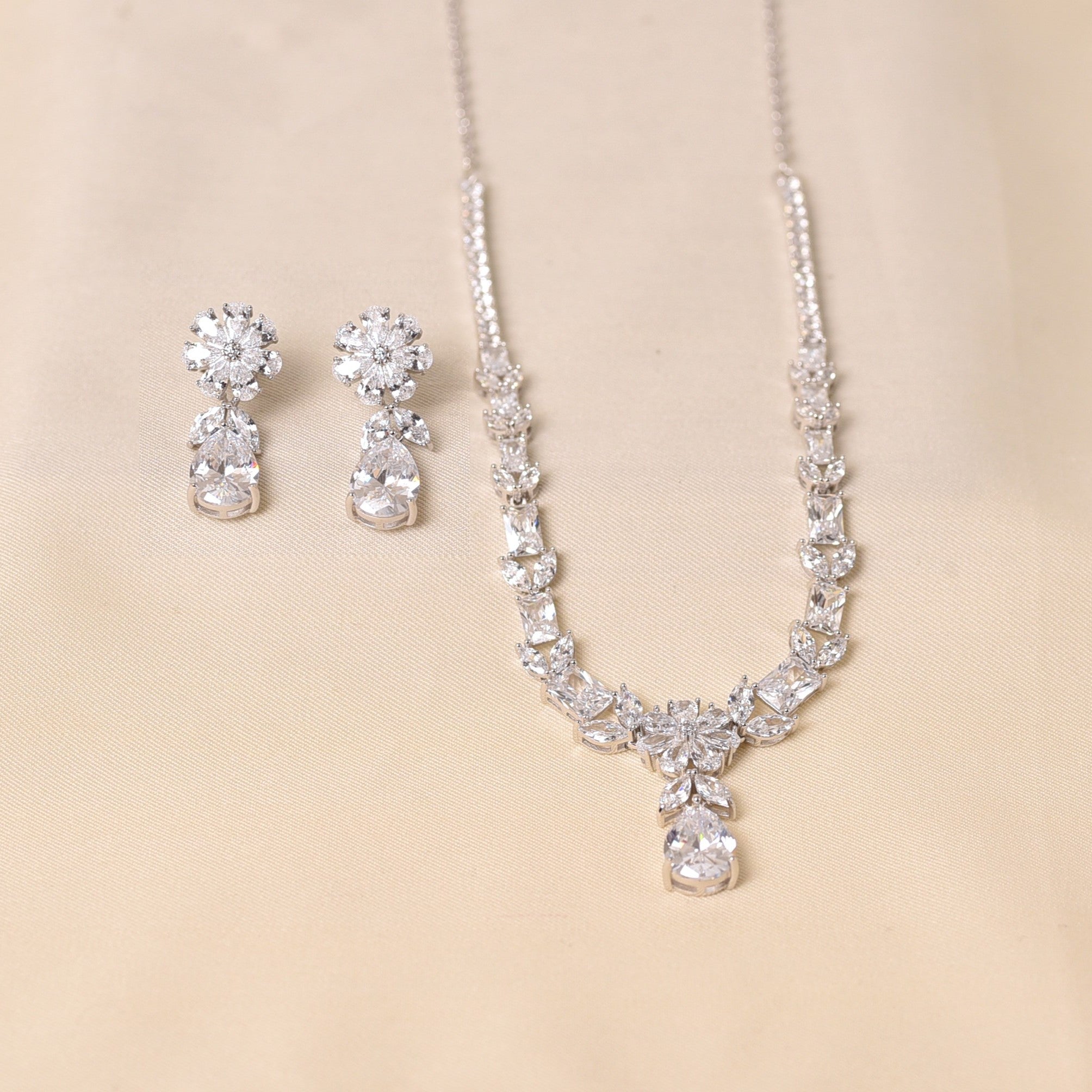 Silver Dua Necklace Set -White