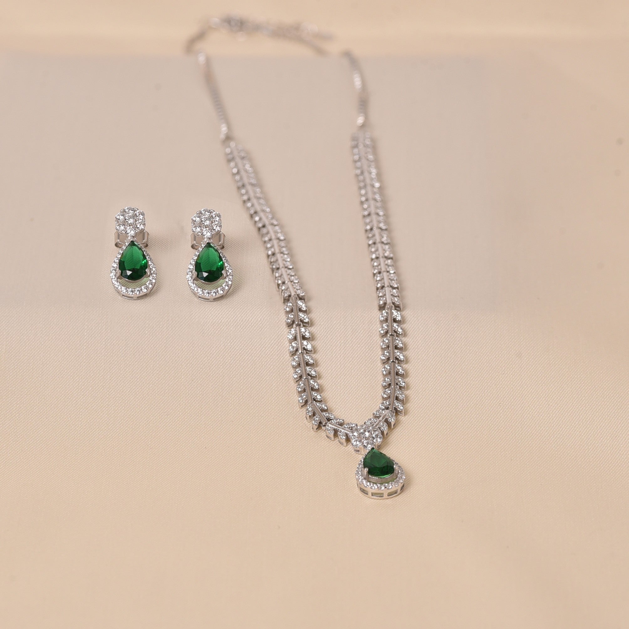 Macro Drop Necklace Set -Green