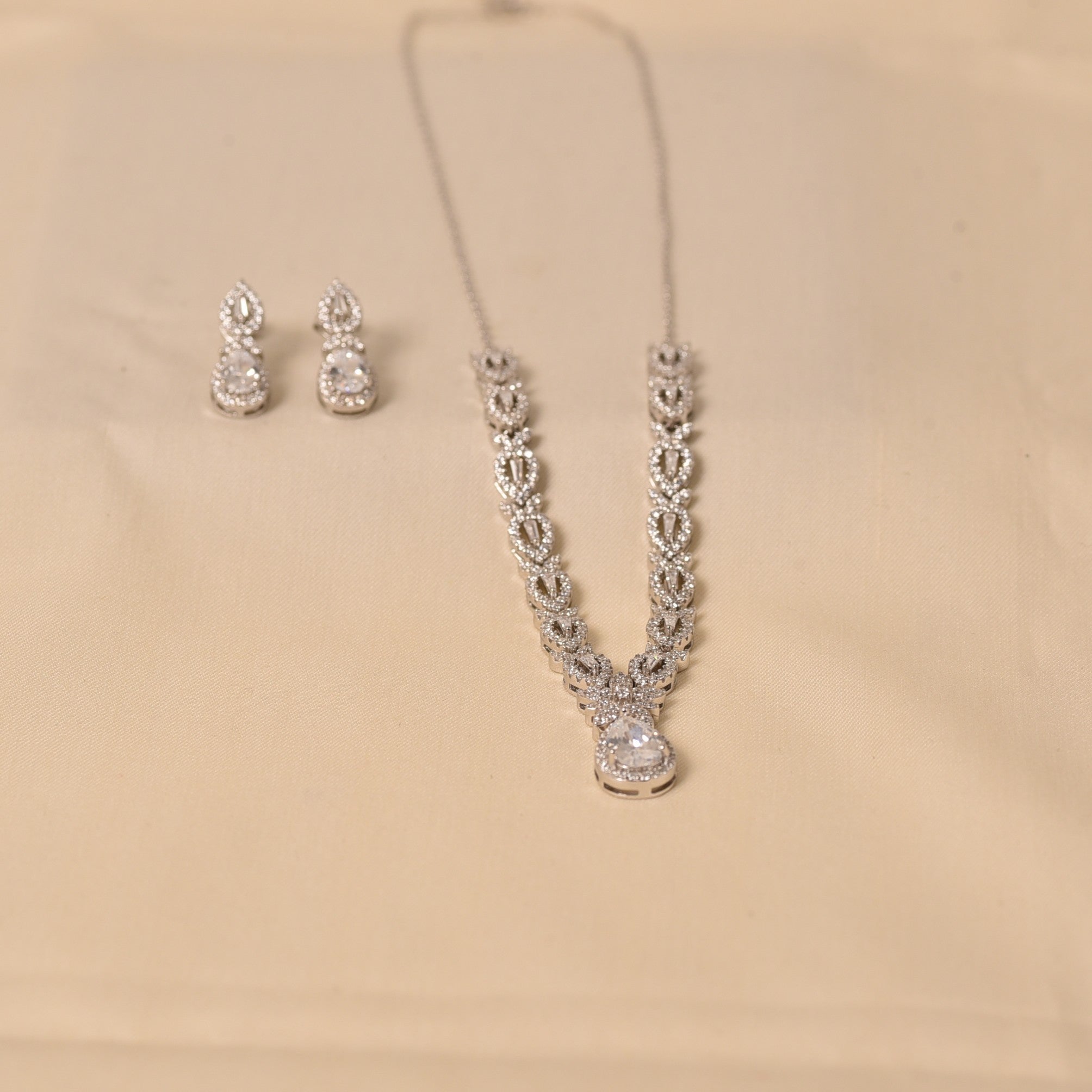 Silver Pearl Cut Necklace Set