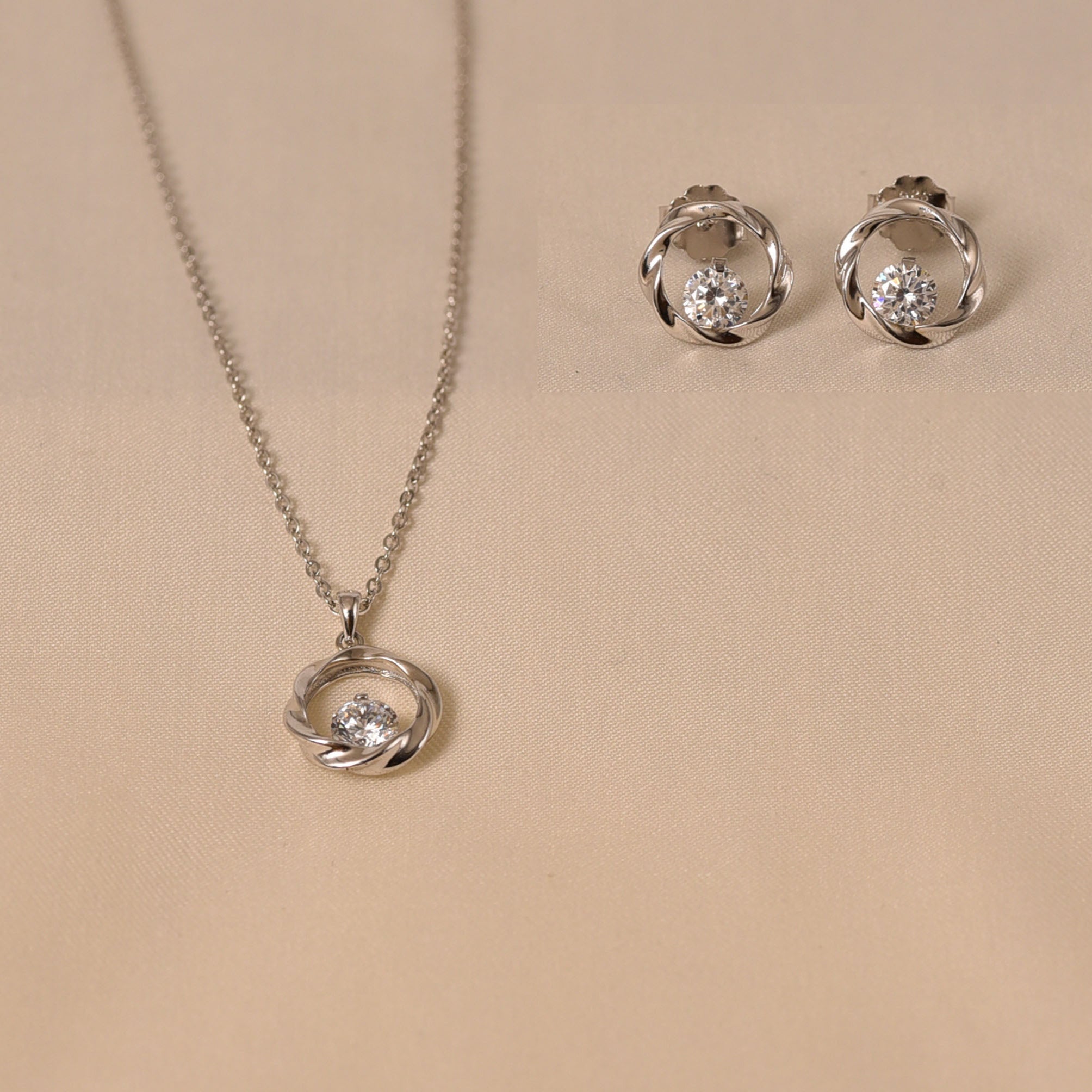 Circular Dot Pendant Set with chain