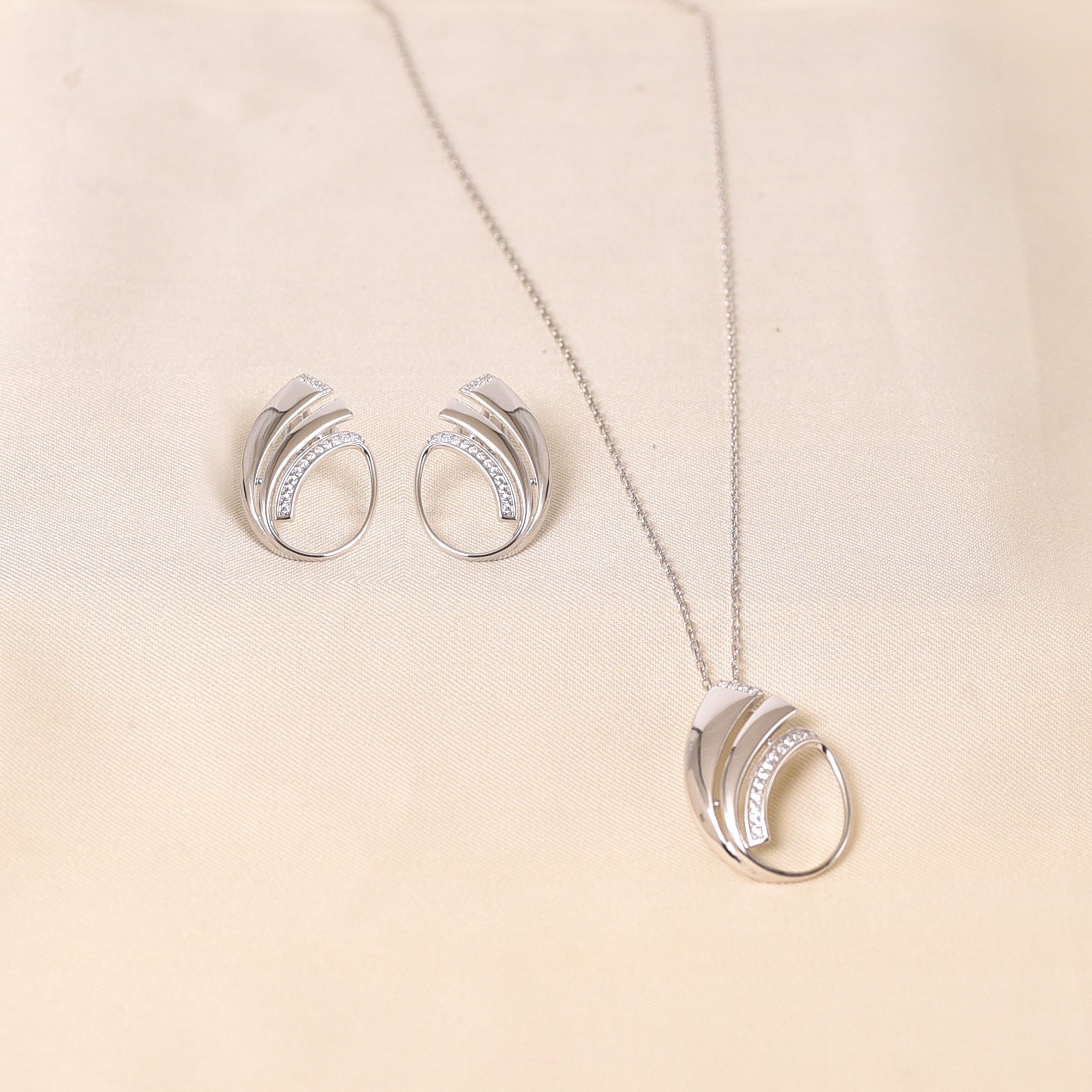 Whorl Pendant Set With Chain
