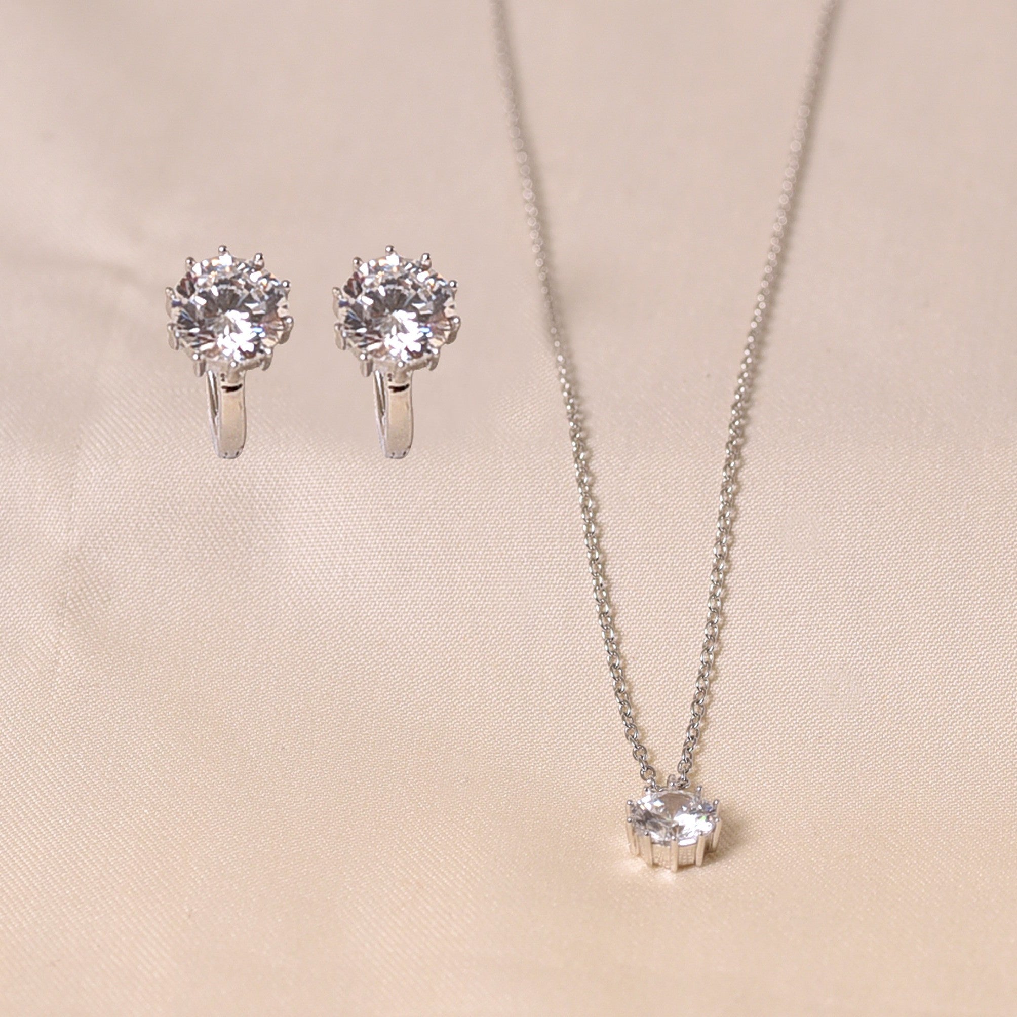 Full Circle Diamond Pendant Set With Chain