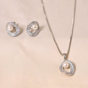 Rise Fear Pendant Set With Chain