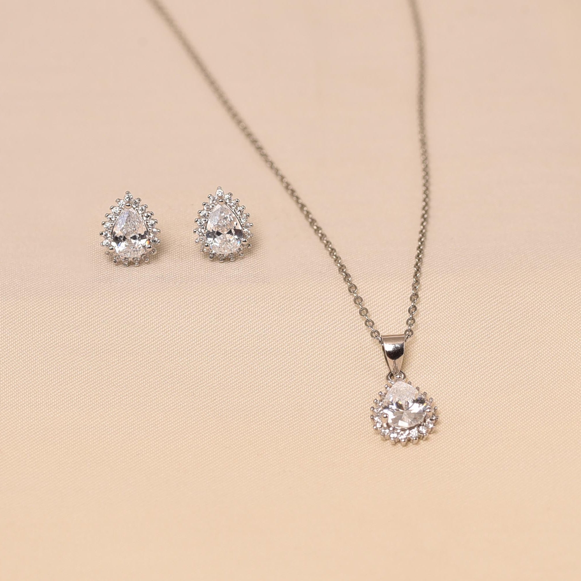 Drop Diamond Pendant Set