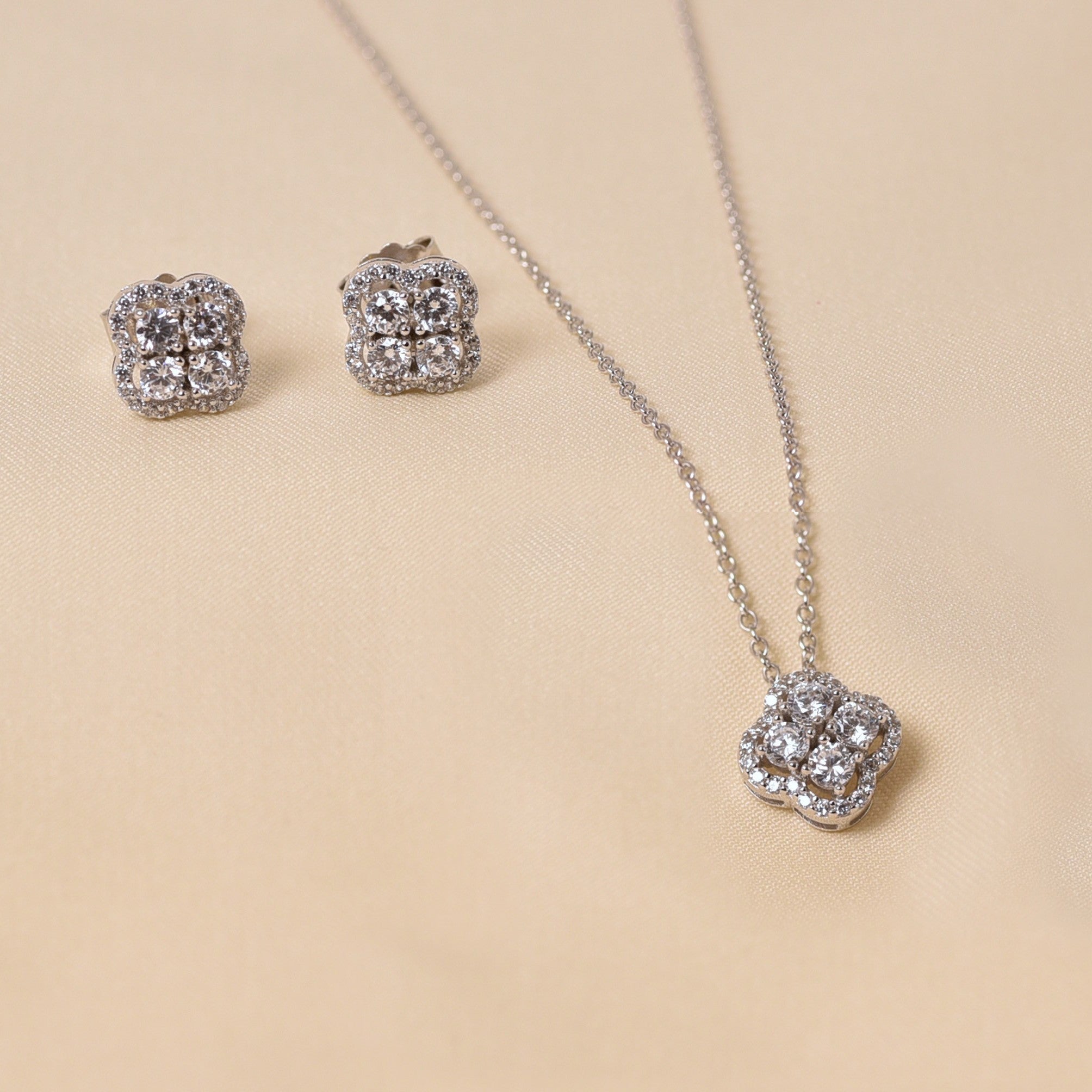 Angelina Pendant Set With Chain