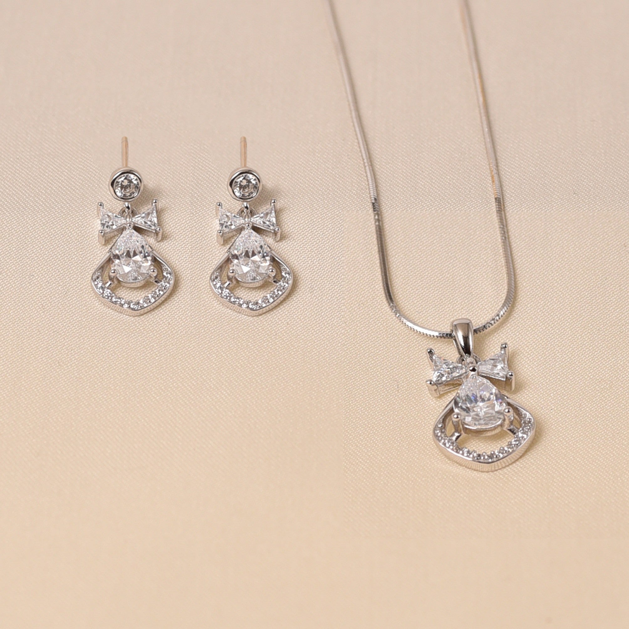 Calla Pendant Set Without Chain