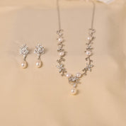 Handmade Necklace Set in Pearl, Diamond and Silver by Elyta