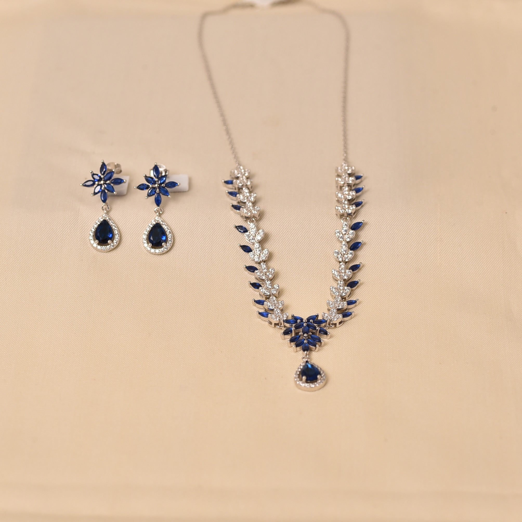 Hypoallergenic Necklace Set in Blue by Elyta